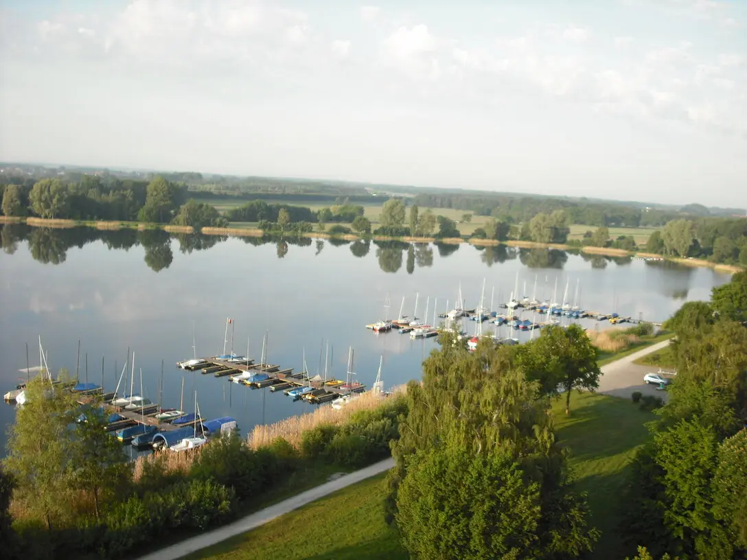 Strand und See am Tankumsee